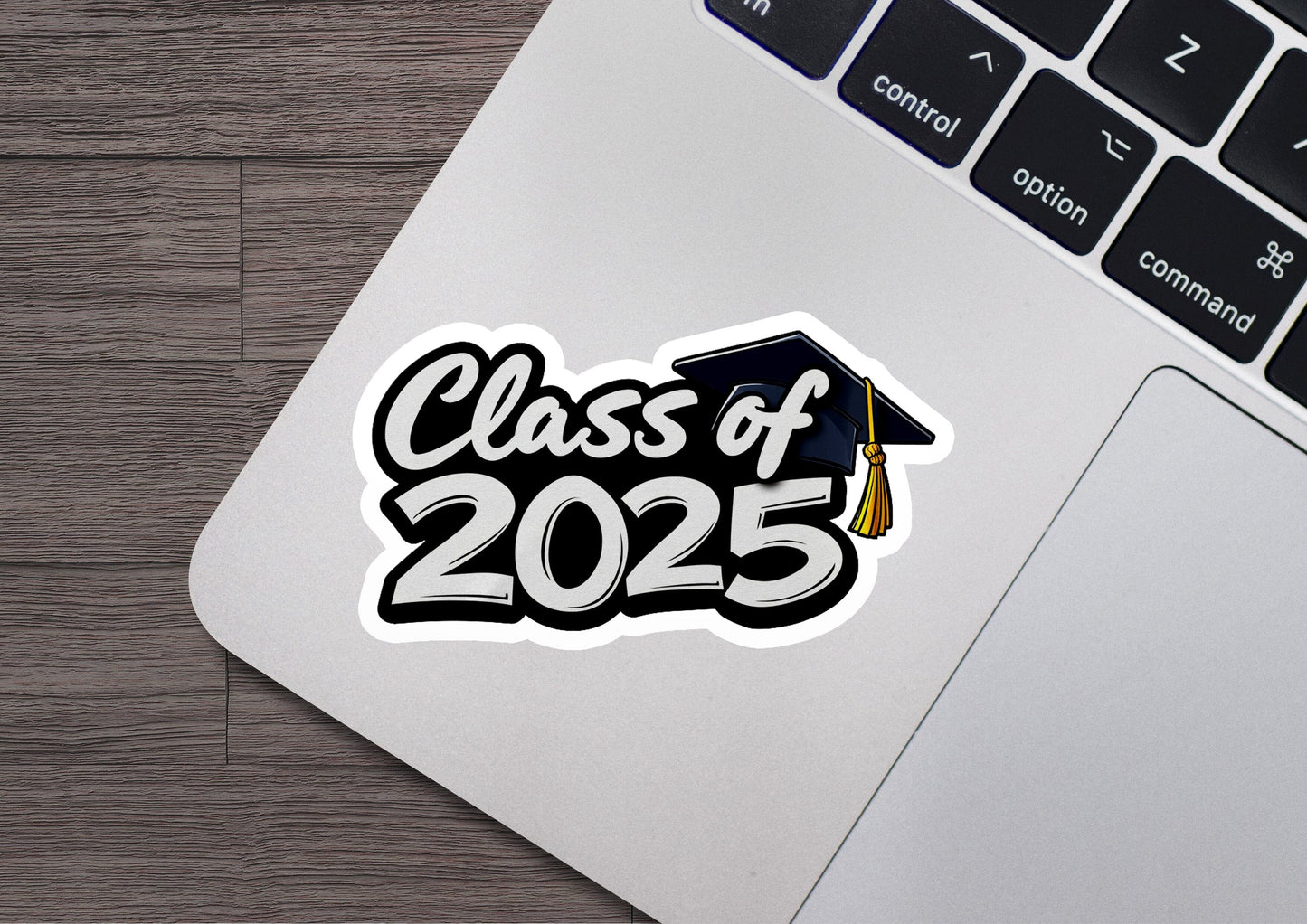 a sticker that says class of 205 on it