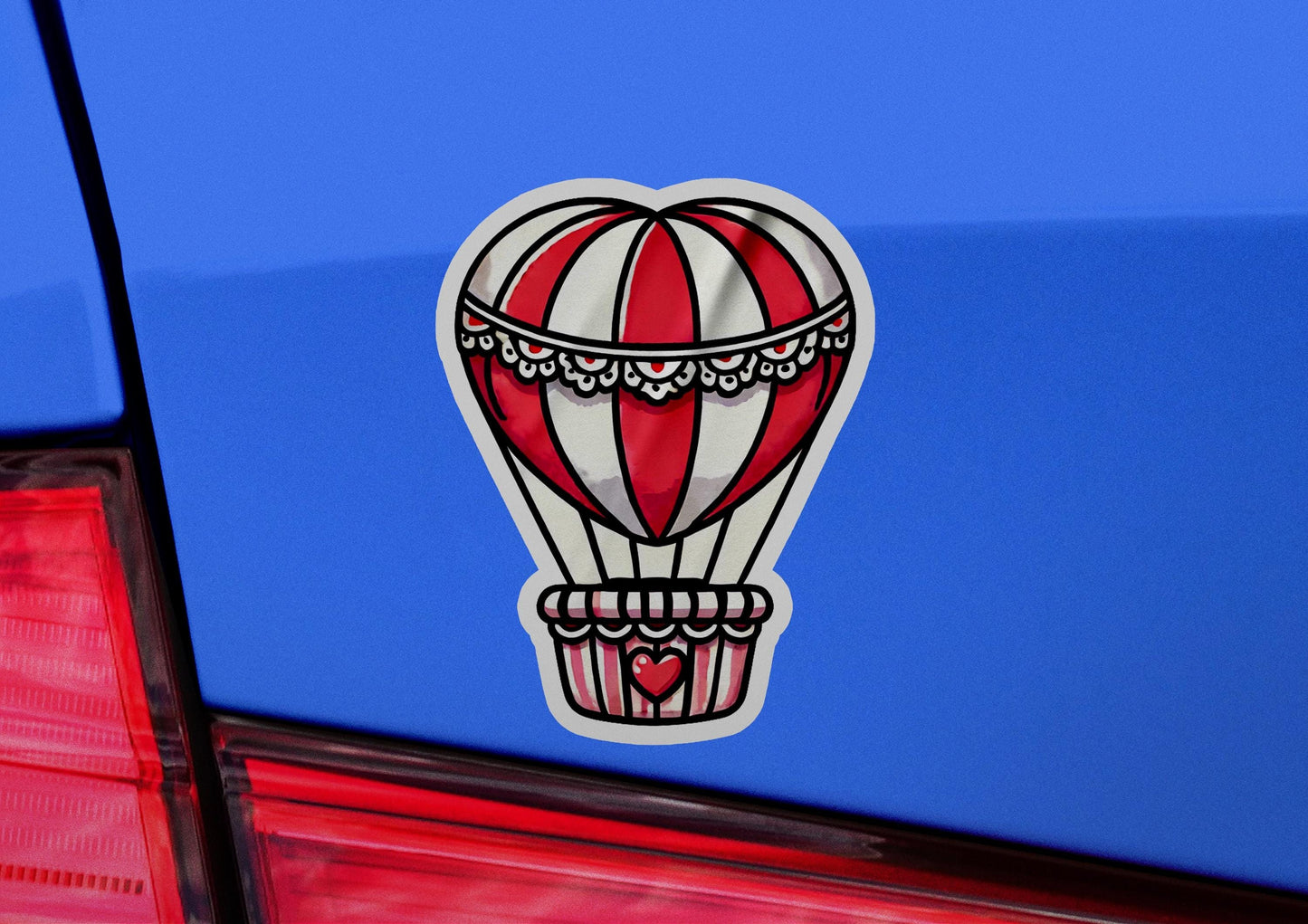 a hot air balloon sticker on the back of a car