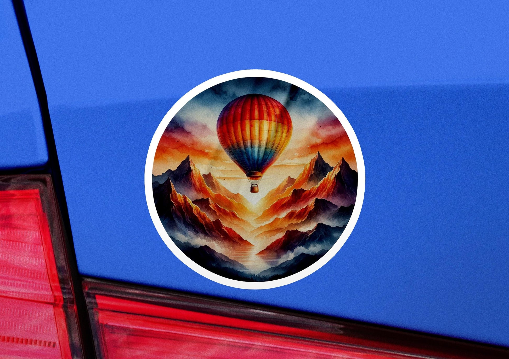 a hot air balloon sticker on the back of a car