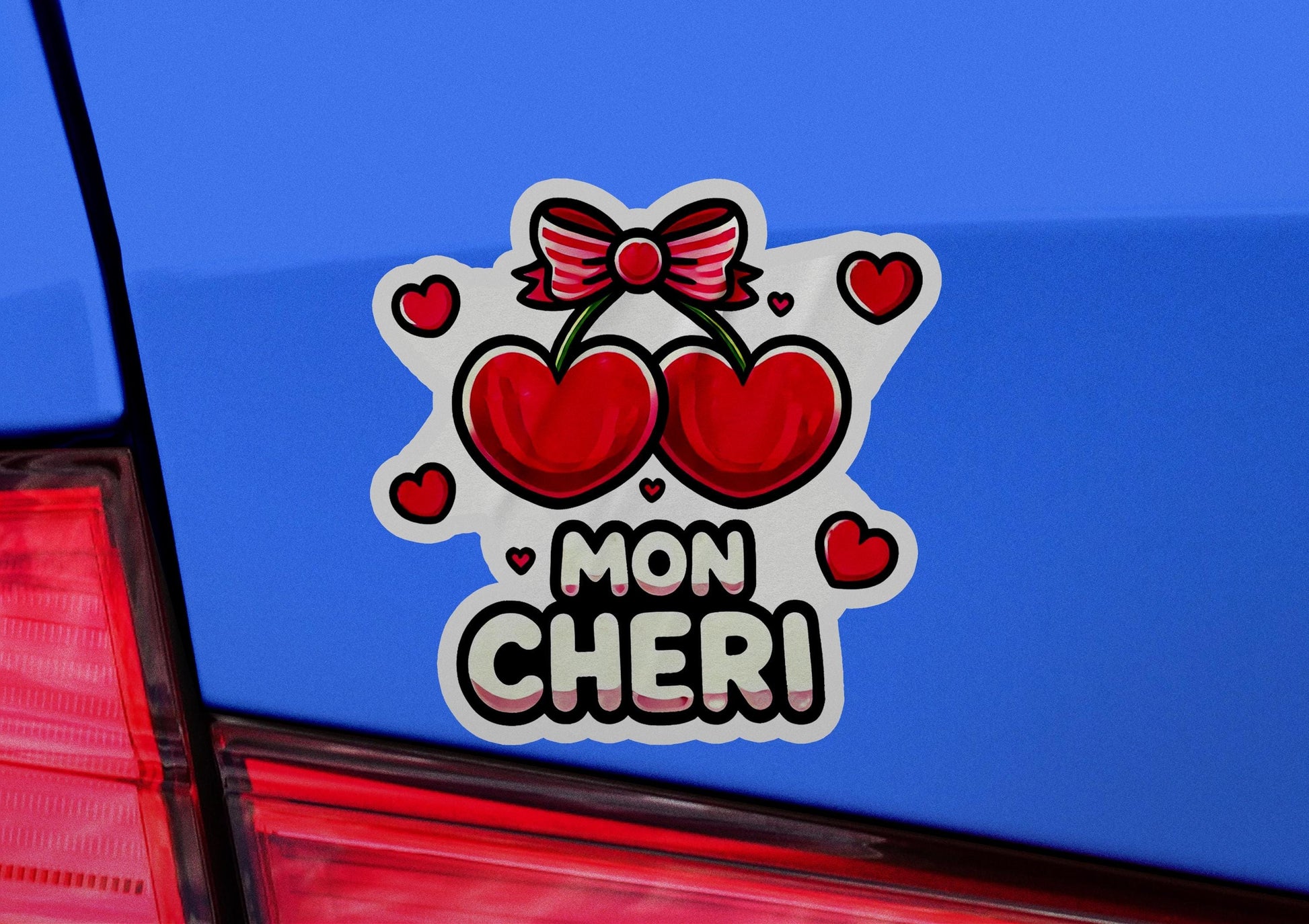 a sticker on the back of a car that says mon cher