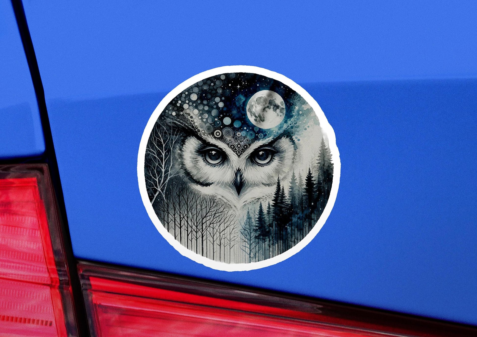 an owl sticker on the back of a car